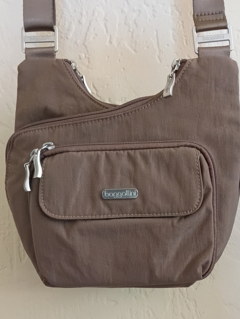 Baggallini Taupe Brown Crossbody Messenger Bag